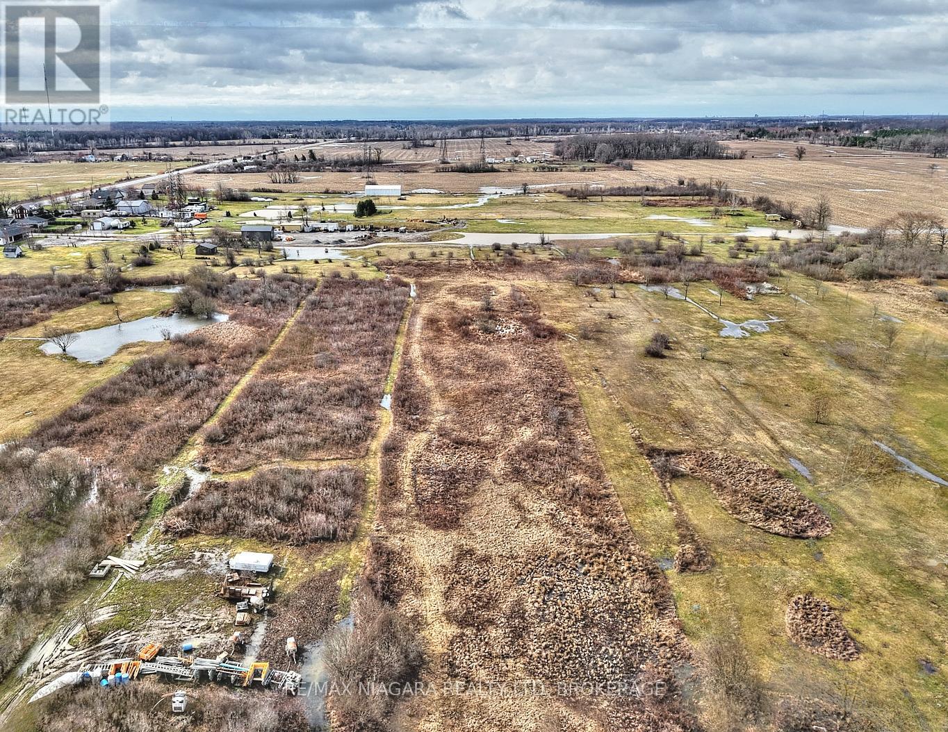 Photo 43 of 637 Carl Road, Welland ON