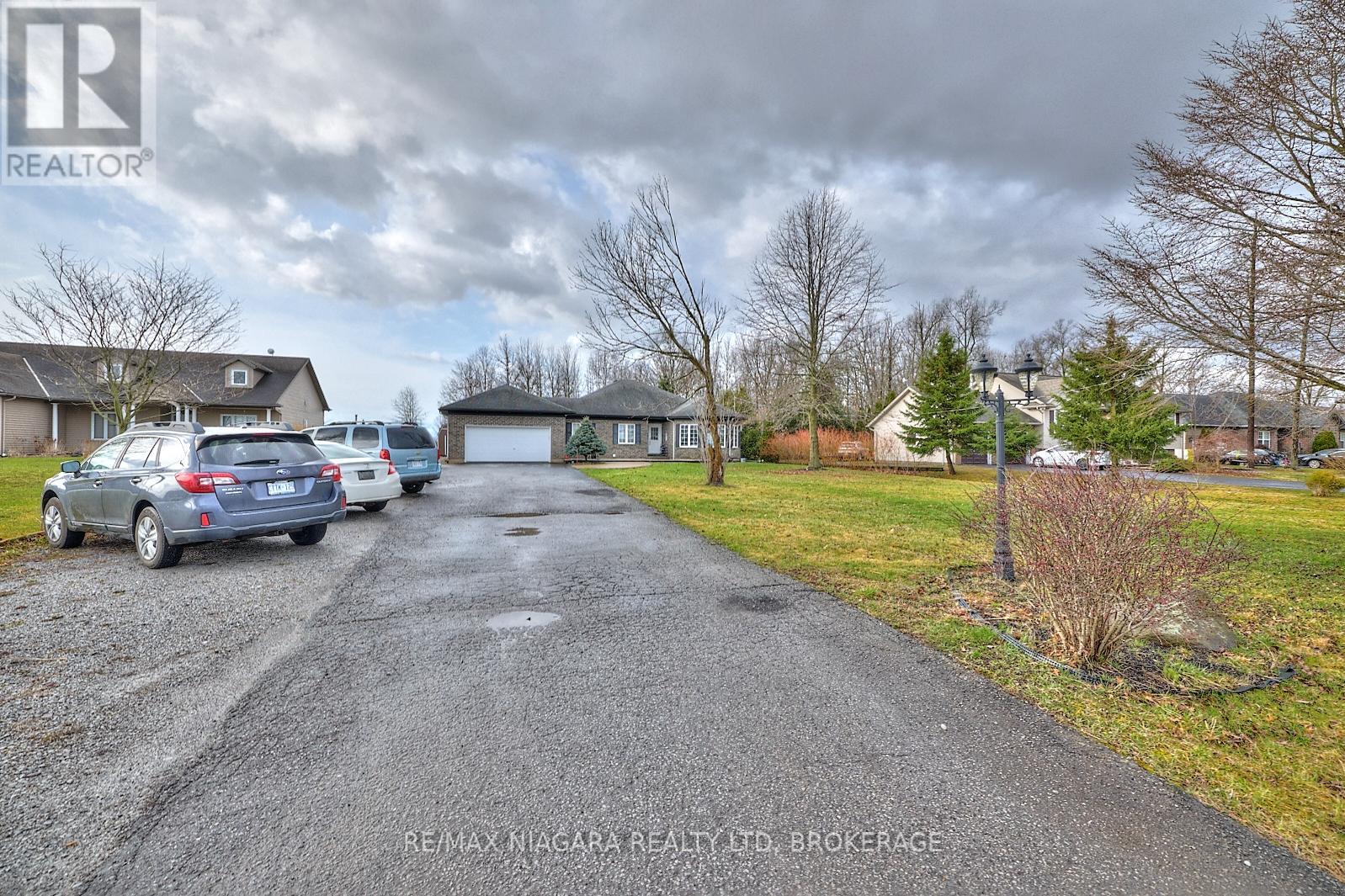 Photo 6 of 637 Carl Road, Welland ON