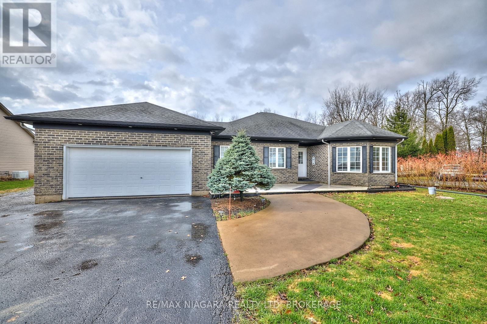Photo 7 of 637 Carl Road, Welland ON