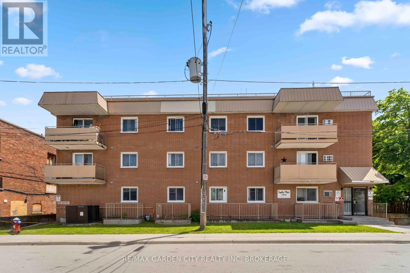 Photo 2 of 202 4692 Crysler Avenue, Niagara Falls ON