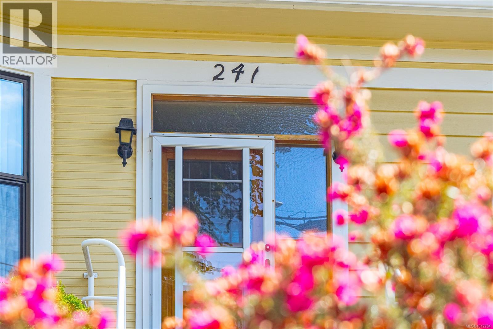 Photo 7 of 241 Montreal St, Victoria BC