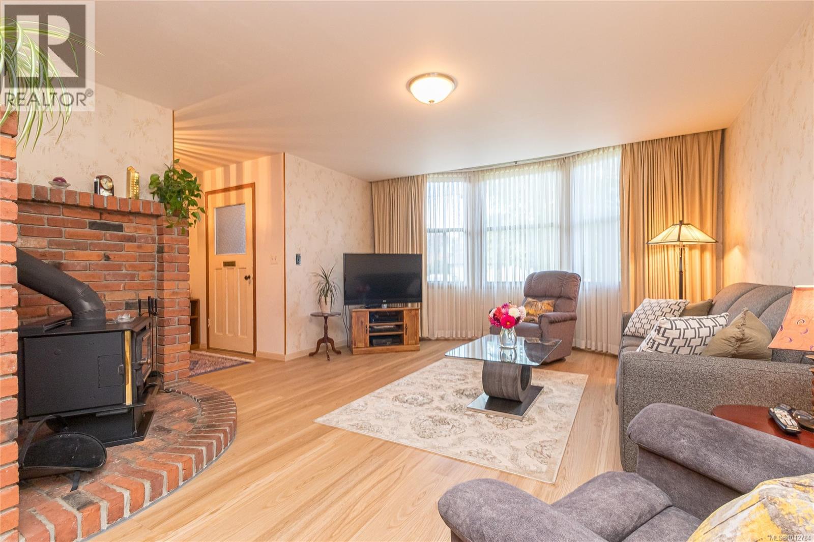 Photo 11 of 241 Montreal St, Victoria BC