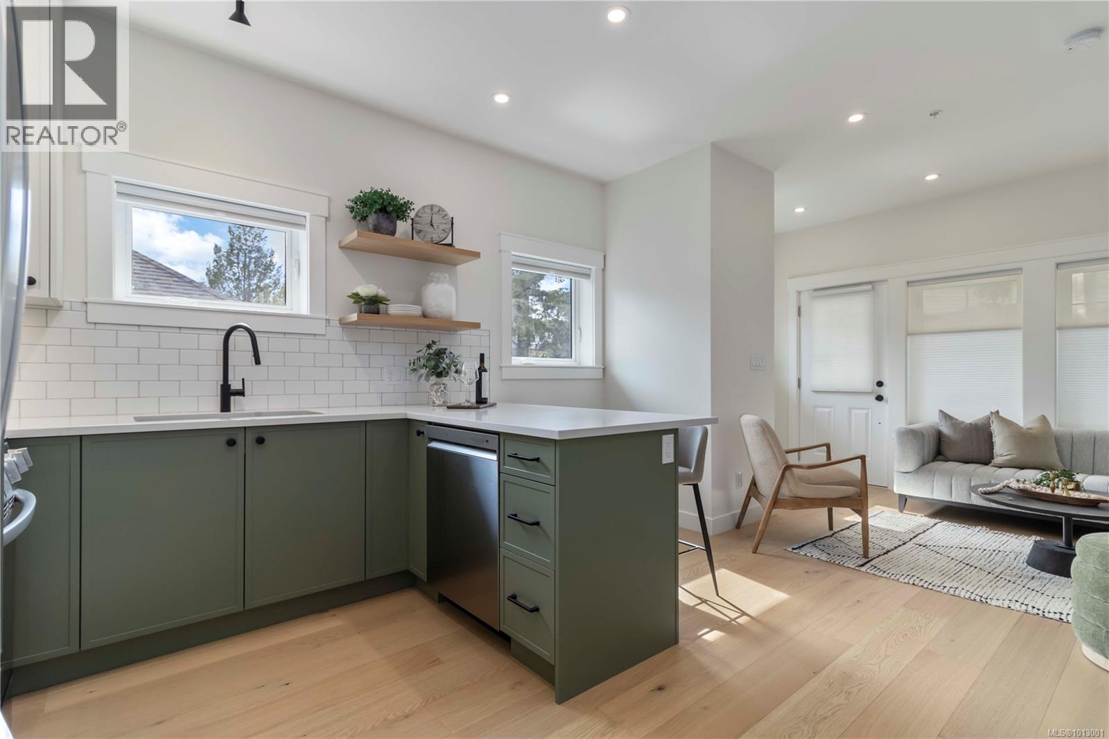 Photo 13 of 6 633 Belton Ave, Victoria BC