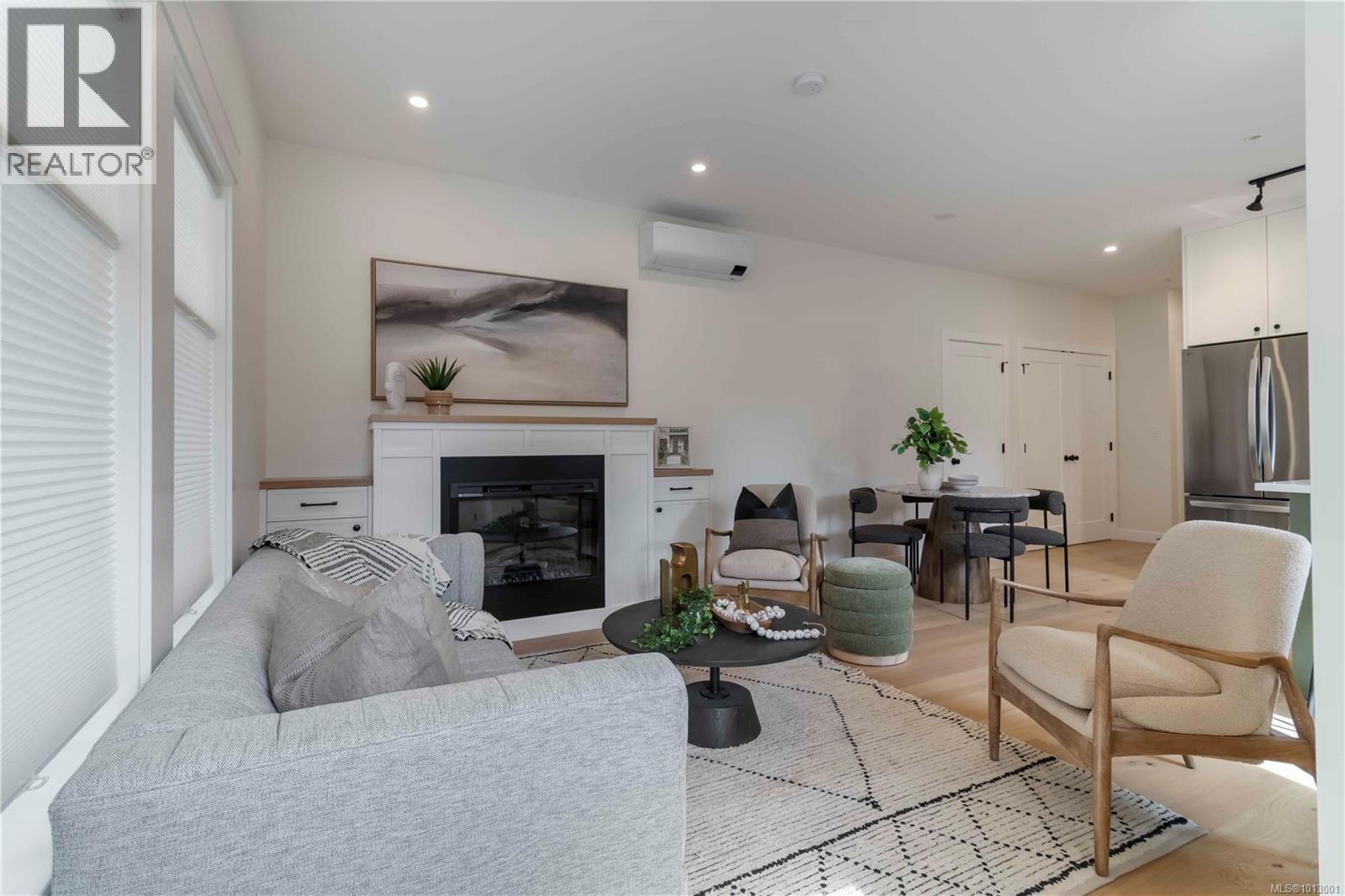 Photo 7 of 6 633 Belton Ave, Victoria BC