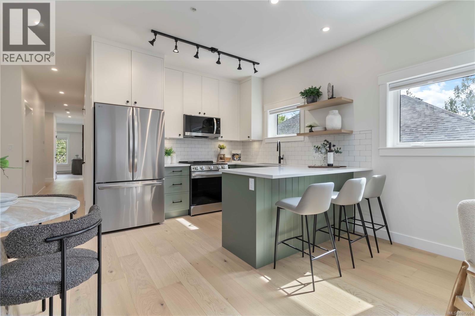Photo 11 of 6 633 Belton Ave, Victoria BC