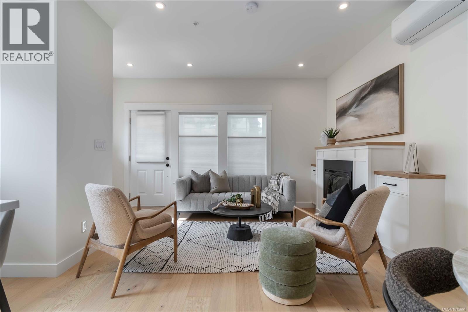 Photo 1 of 6 633 Belton Ave, Victoria BC