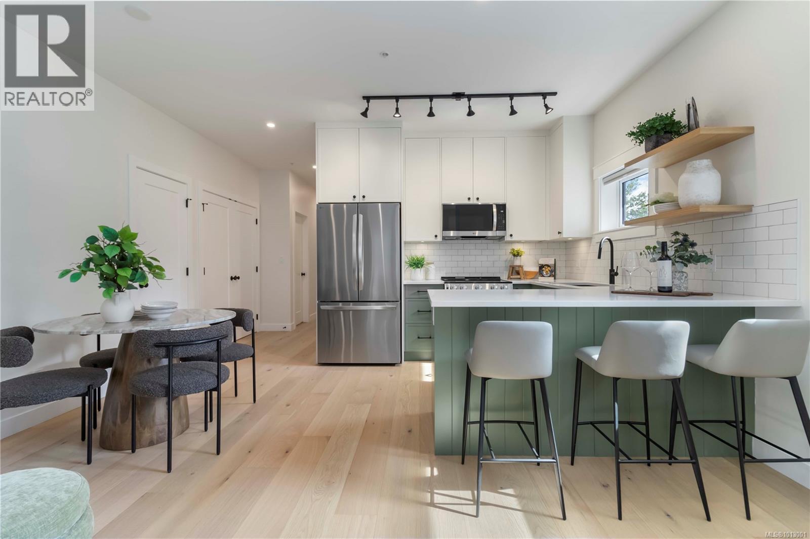Photo 10 of 6 633 Belton Ave, Victoria BC