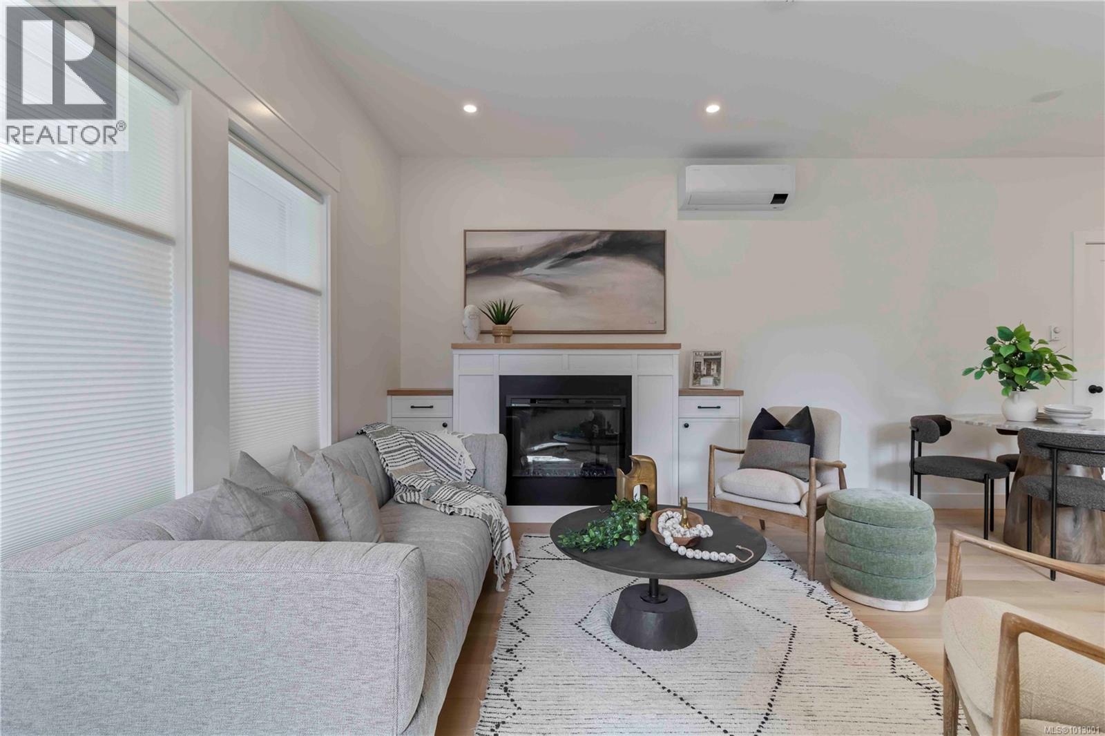 Photo 6 of 6 633 Belton Ave, Victoria BC