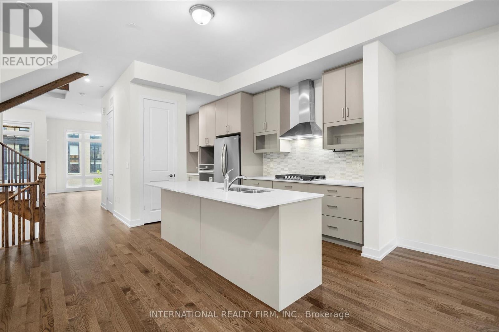 Photo 11 of 41 Ingersoll Lane, Richmond Hill ON