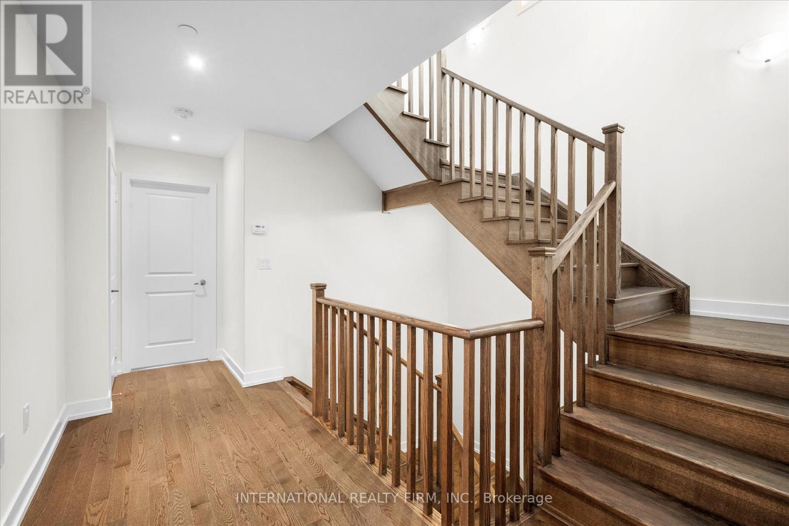 Photo 19 of 41 Ingersoll Lane, Richmond Hill ON