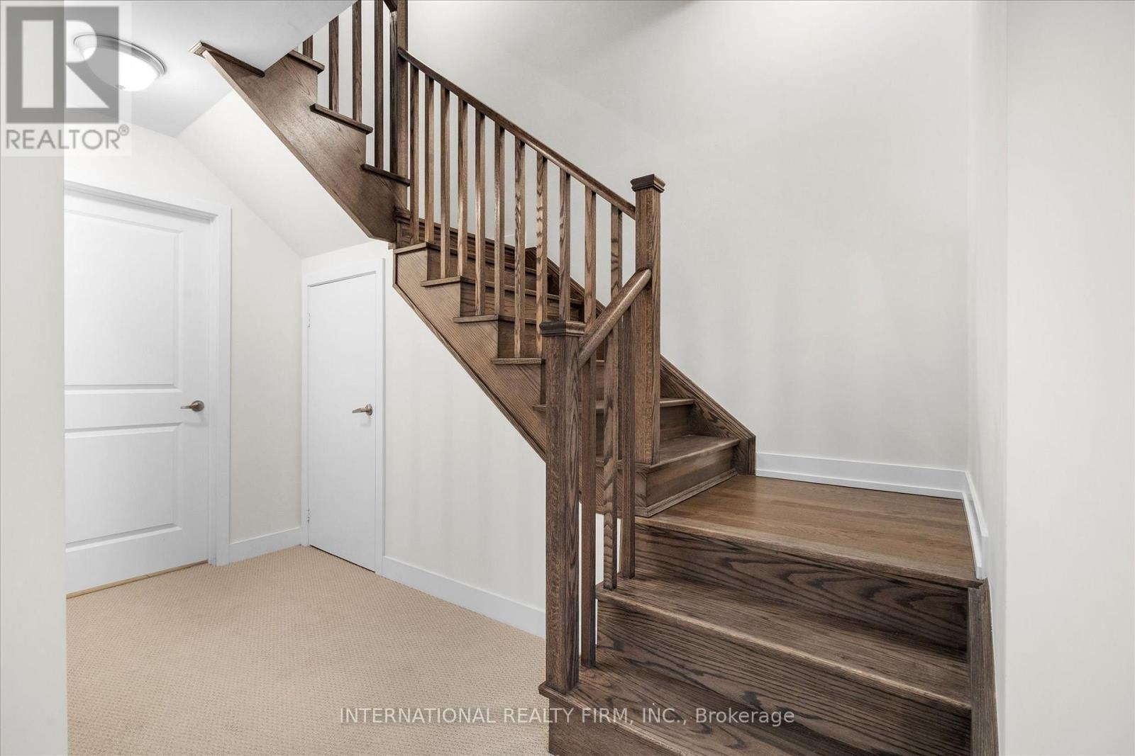 Photo 4 of 41 Ingersoll Lane, Richmond Hill ON
