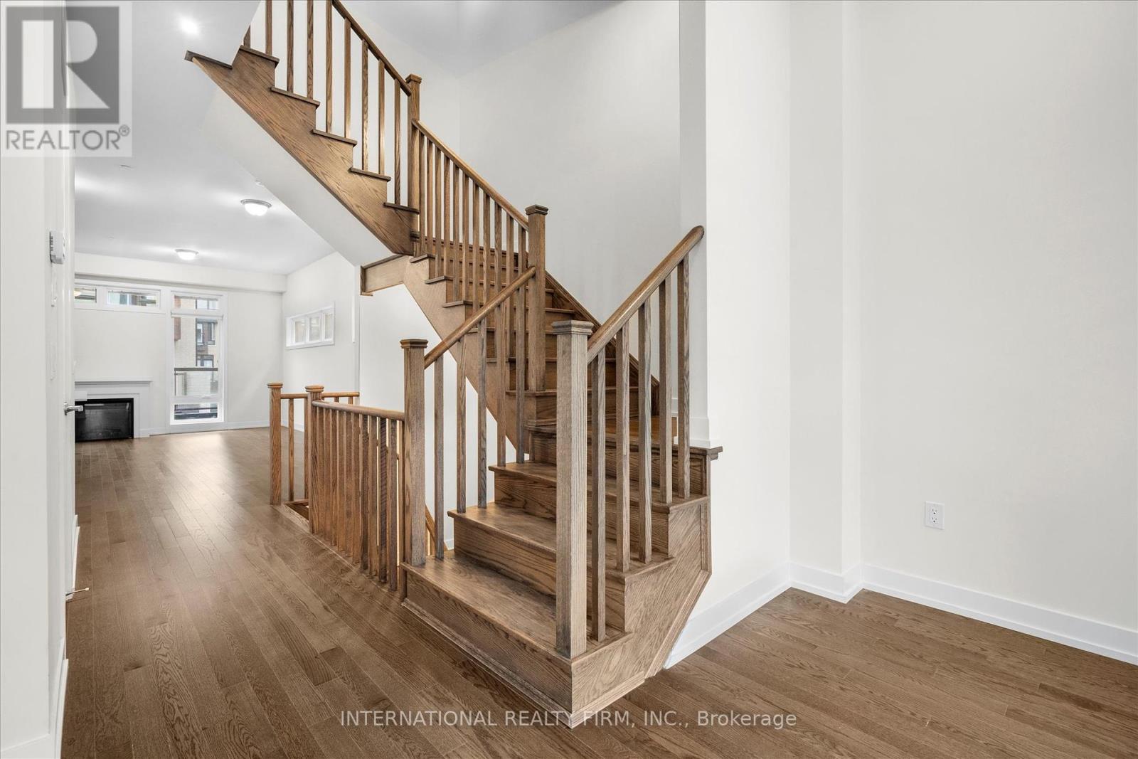 Photo 8 of 41 Ingersoll Lane, Richmond Hill ON