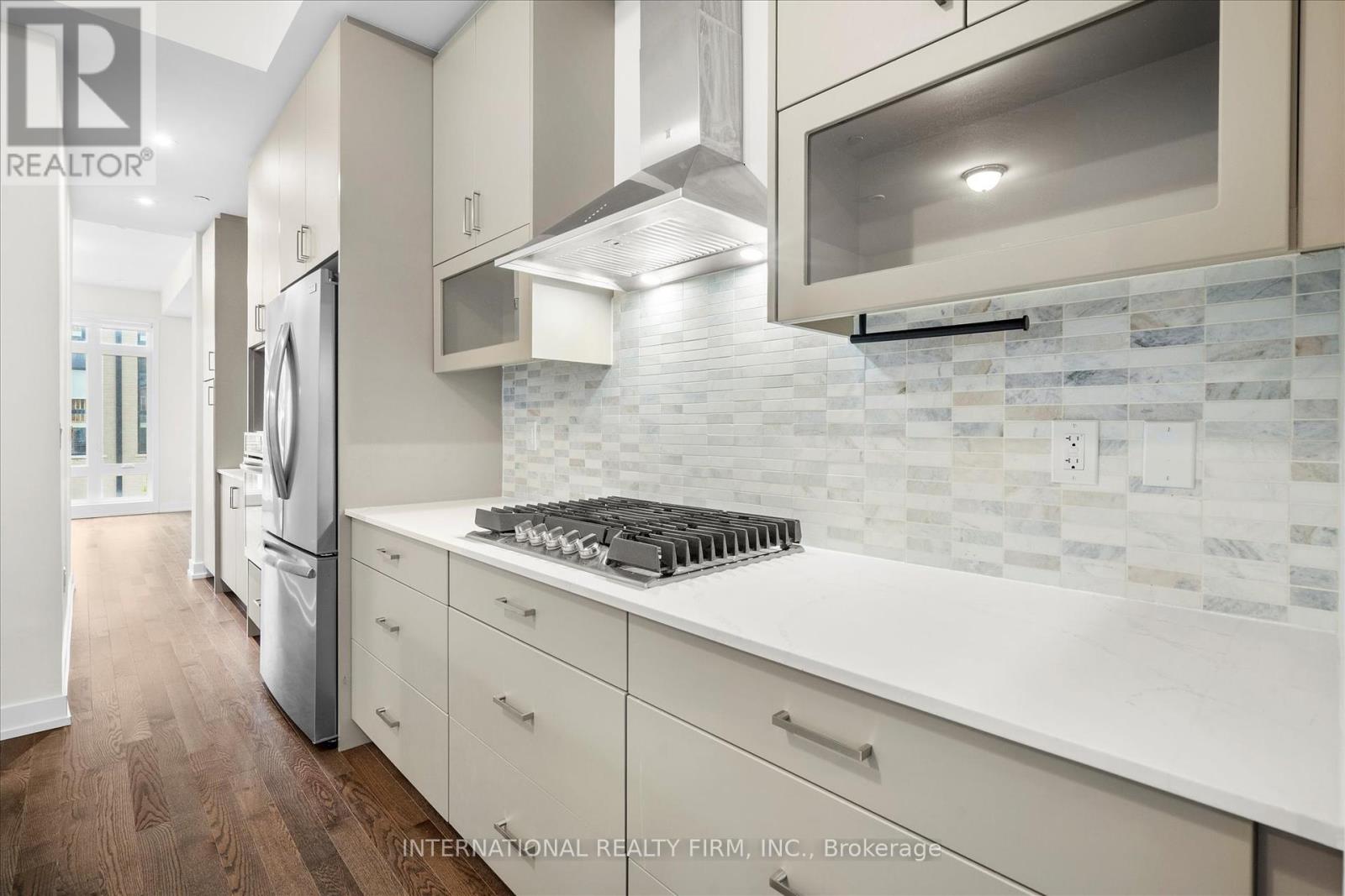 Photo 12 of 41 Ingersoll Lane, Richmond Hill ON