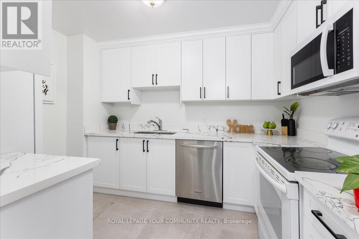 Photo 11 of 33 Biscayne Boulevard, Georgina ON