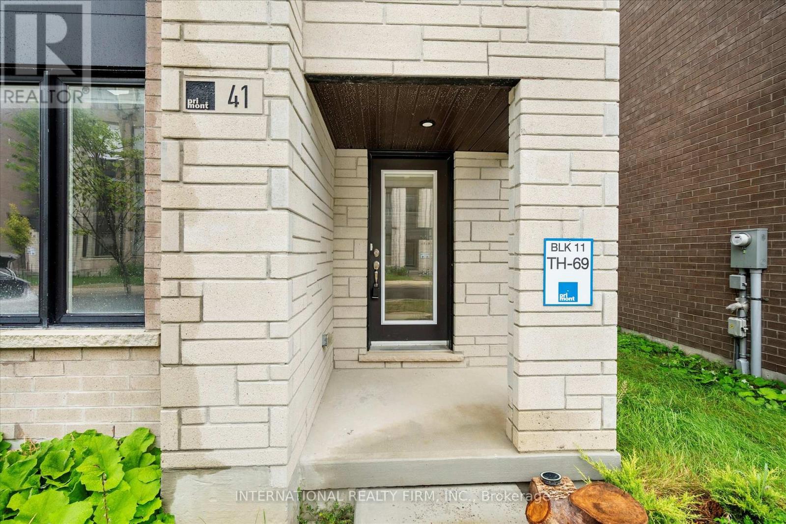 Photo 2 of 41 Ingersoll Lane, Richmond Hill ON