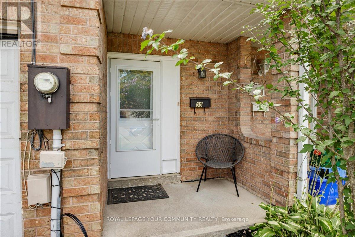 Photo 2 of 33 Biscayne Boulevard, Georgina ON