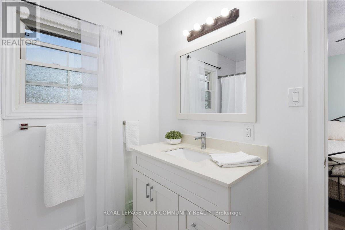 Photo 16 of 33 Biscayne Boulevard, Georgina ON
