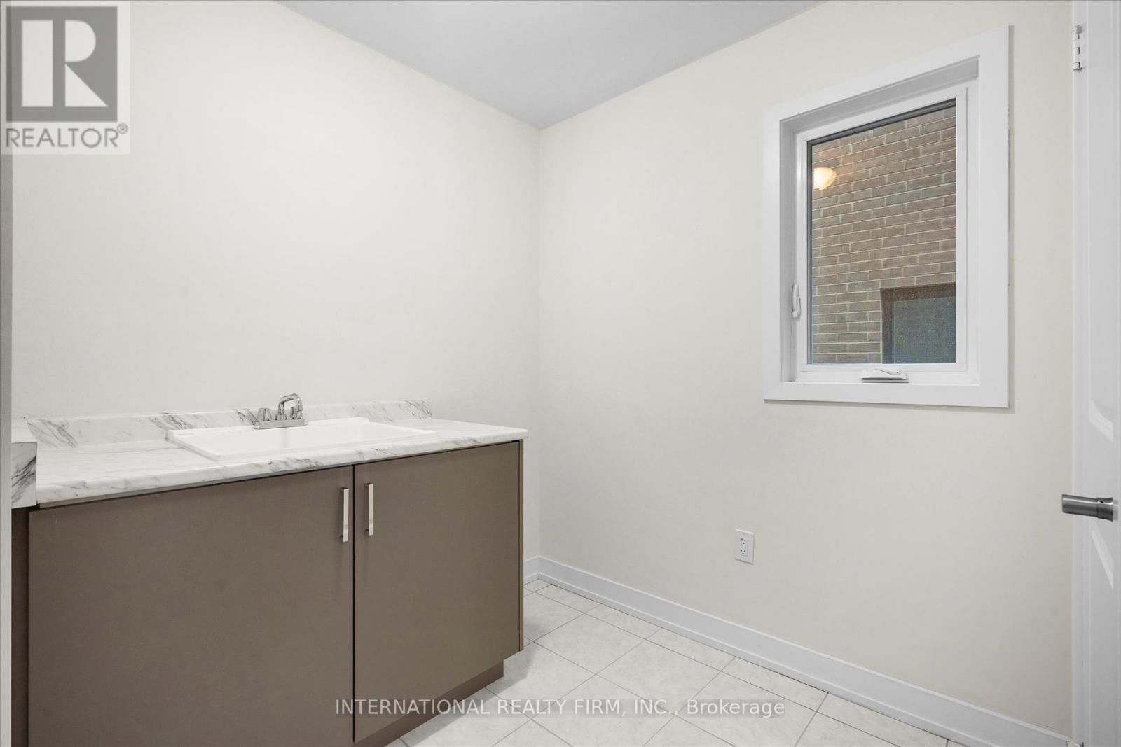 Photo 6 of 41 Ingersoll Lane, Richmond Hill ON