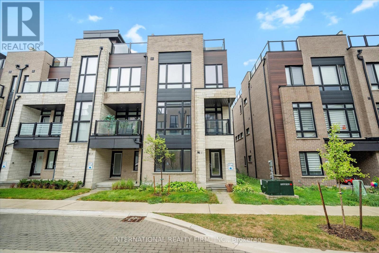 Photo 1 of 41 Ingersoll Lane, Richmond Hill ON