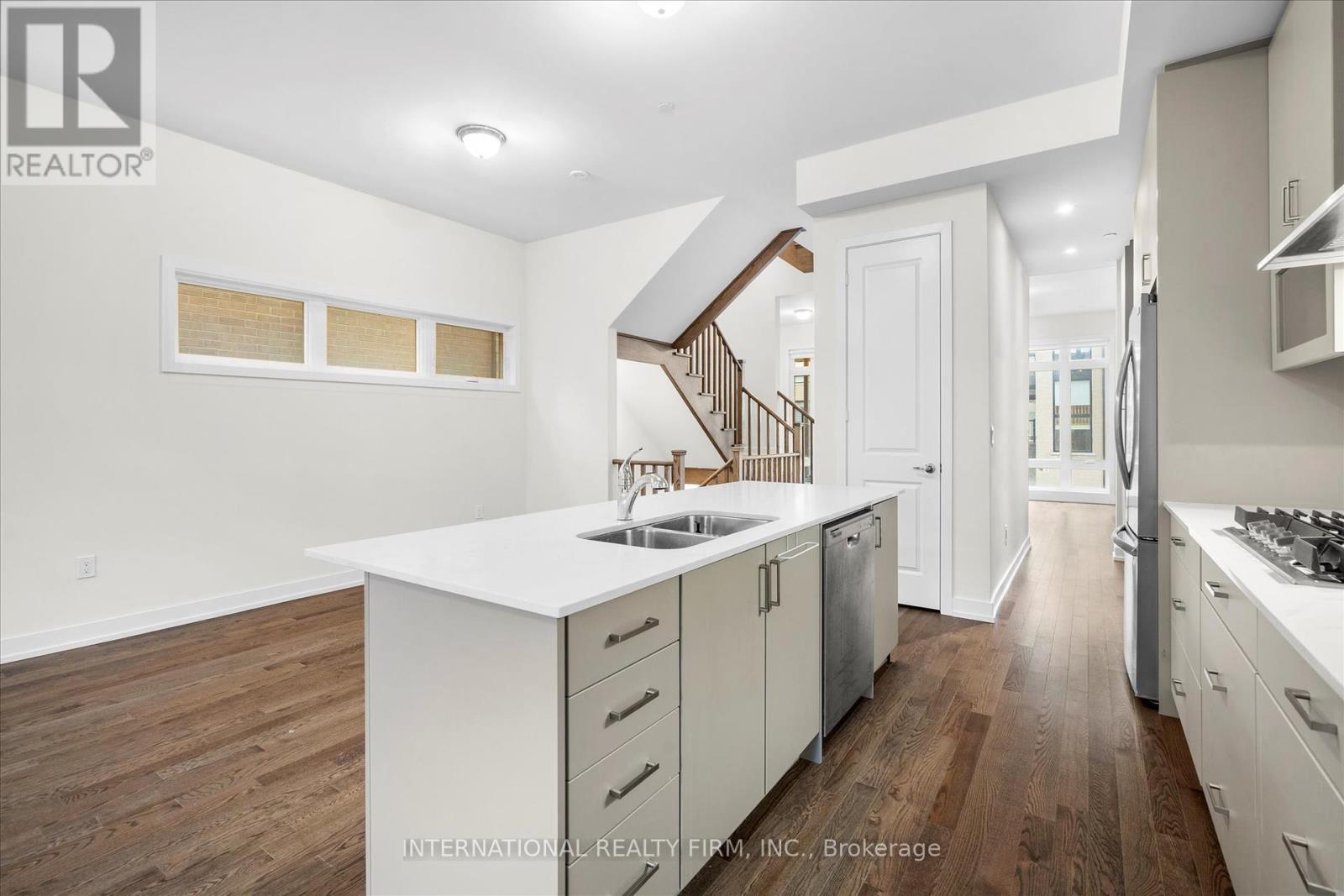 Photo 13 of 41 Ingersoll Lane, Richmond Hill ON