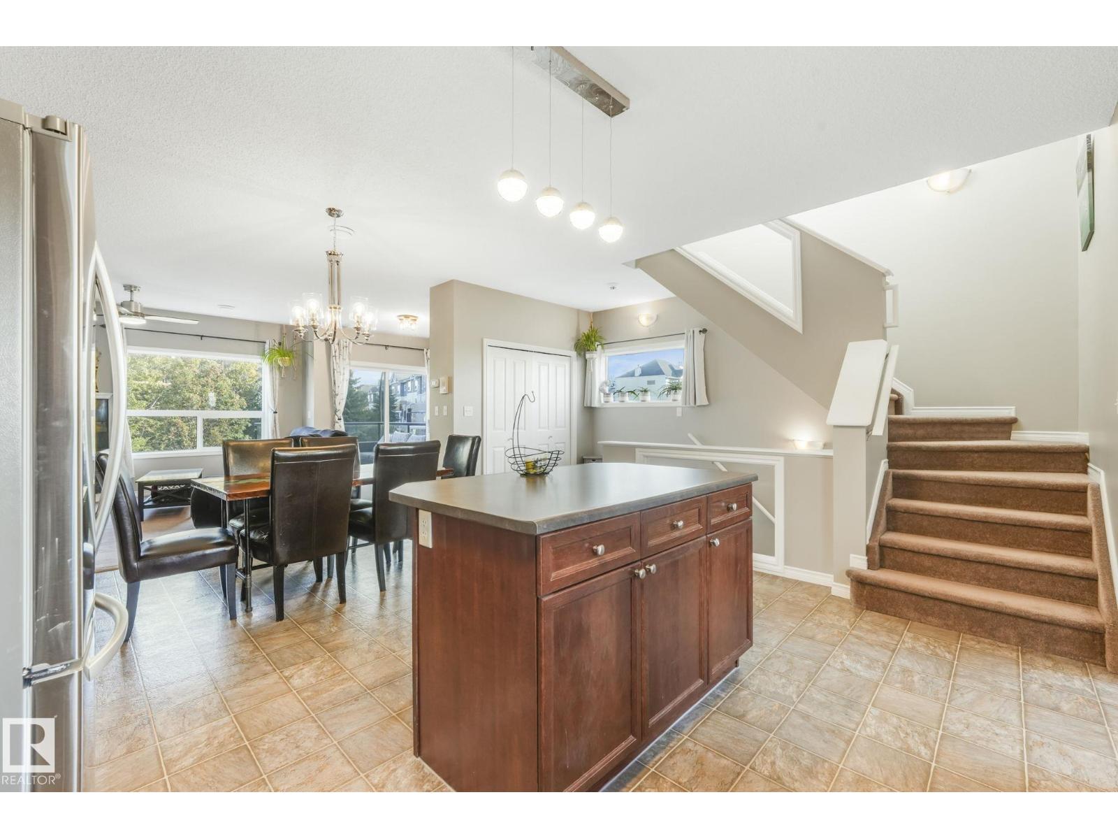 Photo 10 of 117 3010 33 Av Nw, Edmonton AB