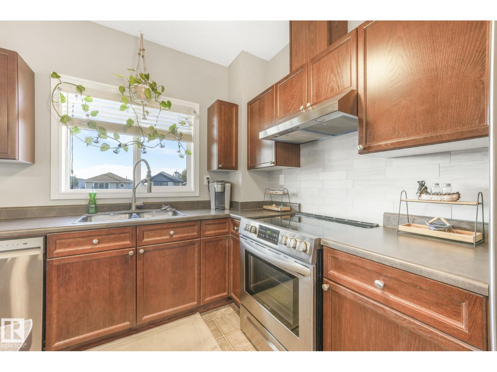 Photo 13 of 117 3010 33 Av Nw, Edmonton AB