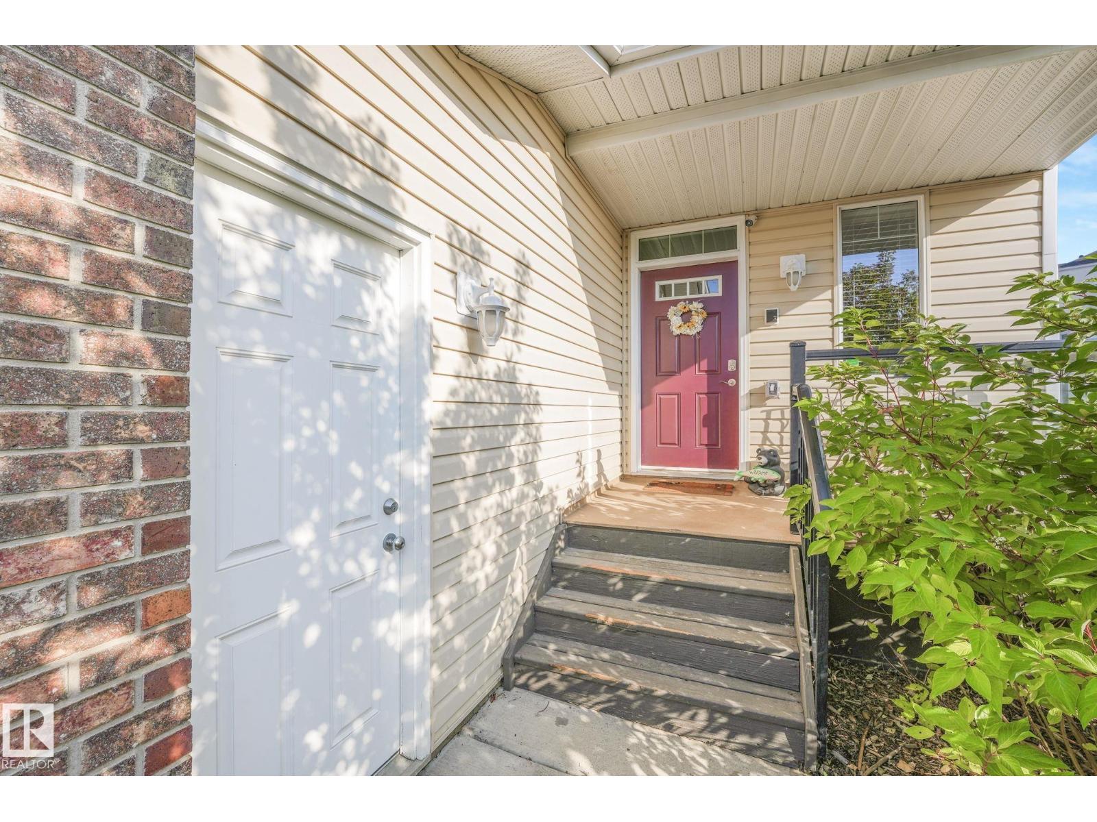 Photo 2 of 117 3010 33 Av Nw, Edmonton AB