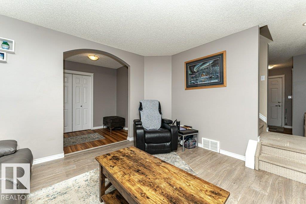 Photo 14 of 140 Westwood Ln, Fort Saskatchewan AB