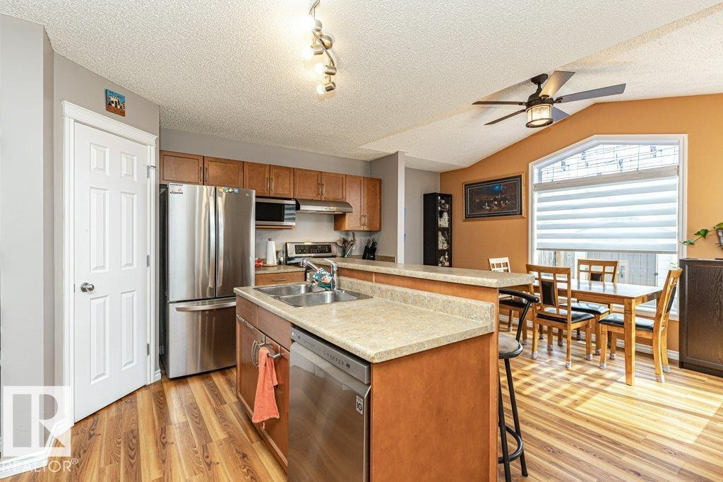 Photo 7 of 140 Westwood Ln, Fort Saskatchewan AB