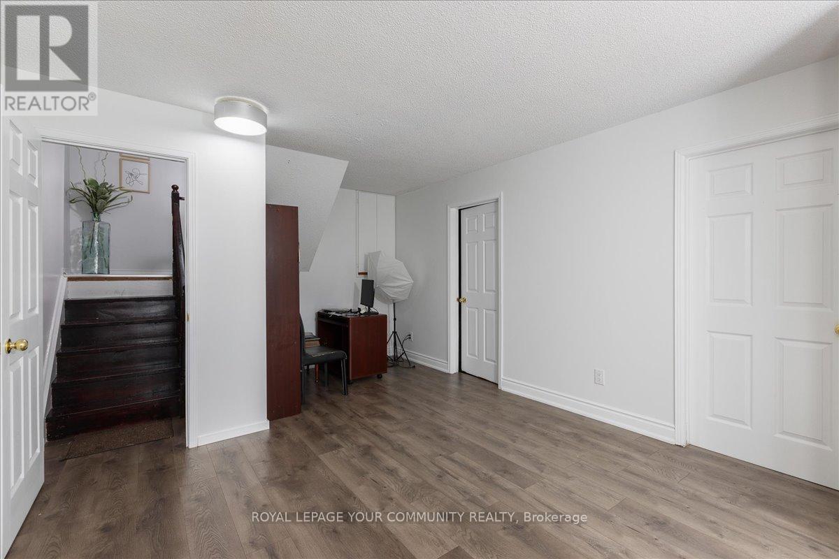 Photo 21 of 33 Biscayne Boulevard, Georgina ON