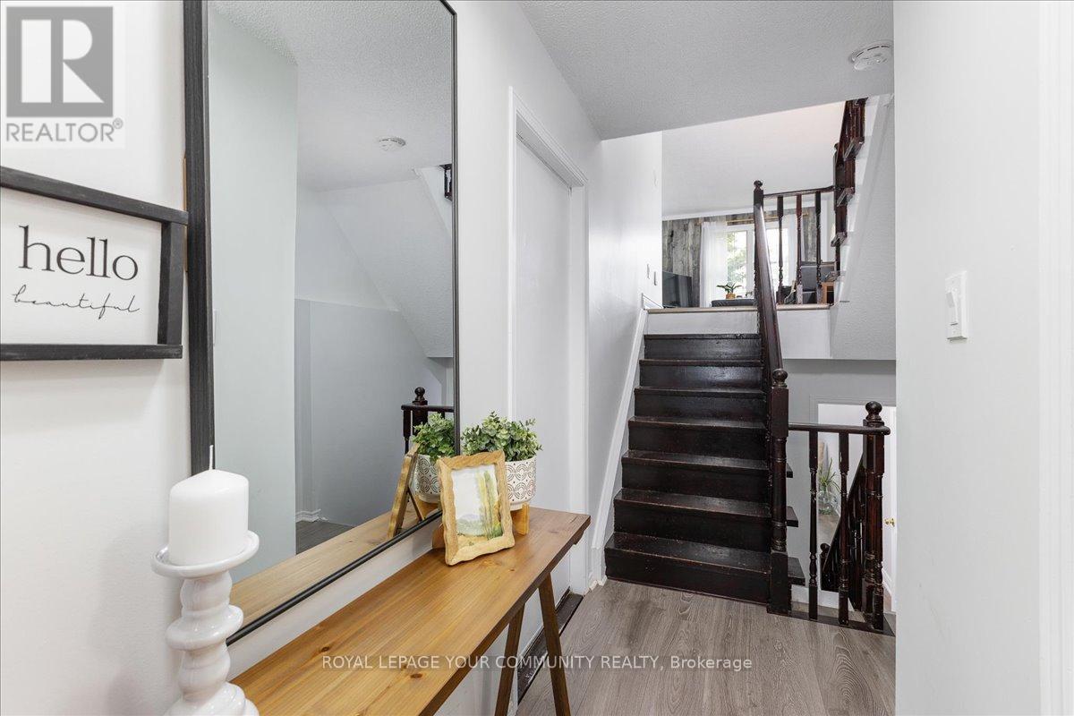 Photo 3 of 33 Biscayne Boulevard, Georgina ON