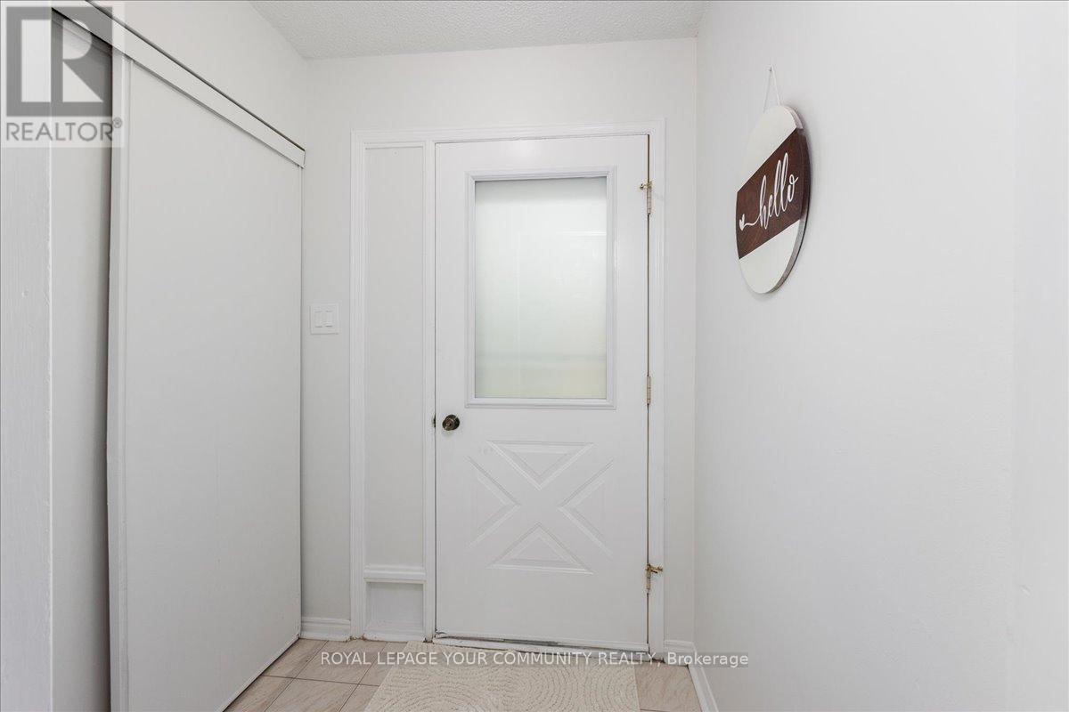 Photo 4 of 33 Biscayne Boulevard, Georgina ON