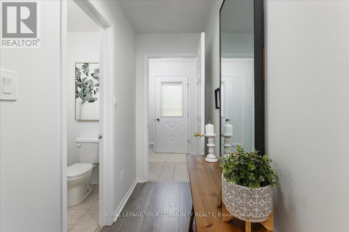 Photo 5 of 33 Biscayne Boulevard, Georgina ON