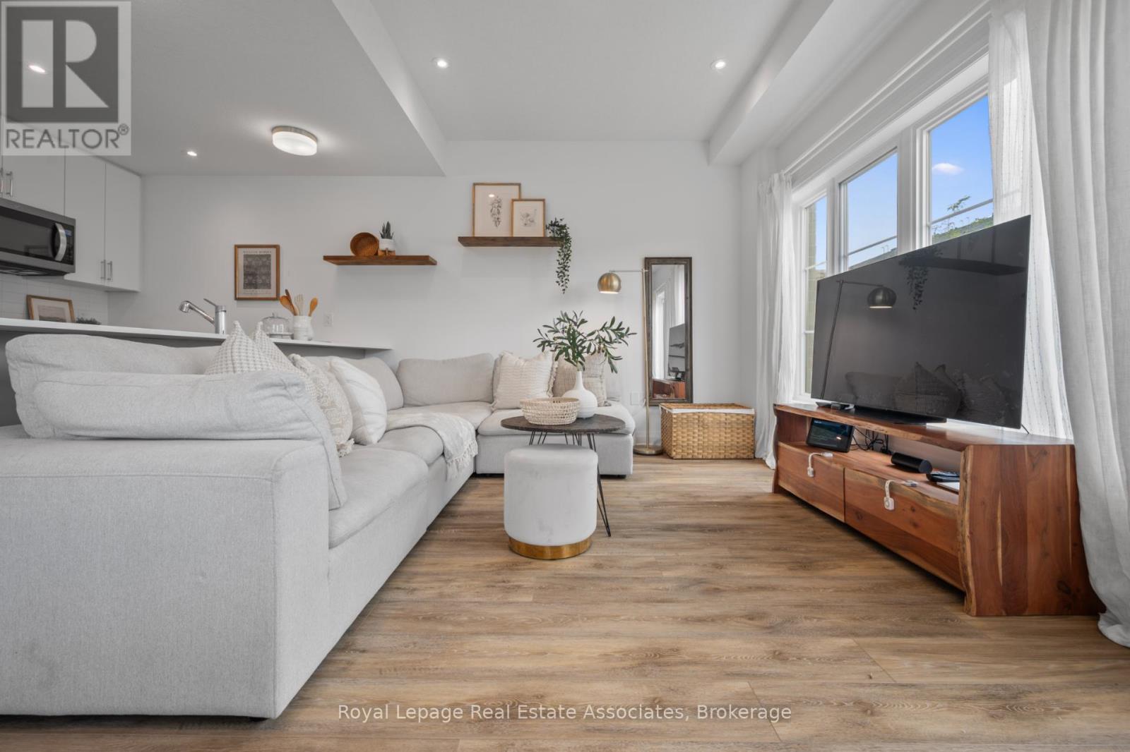Photo 10 of 26 Steele Crescent, Guelph ON
