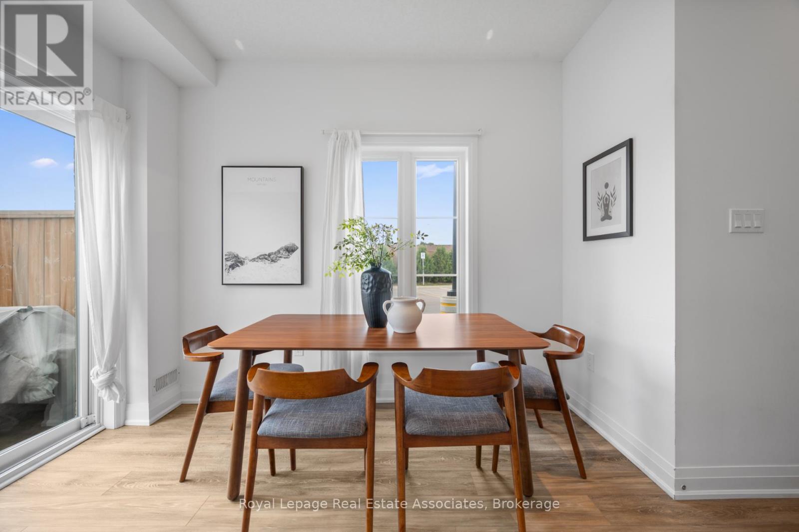 Photo 12 of 26 Steele Crescent, Guelph ON