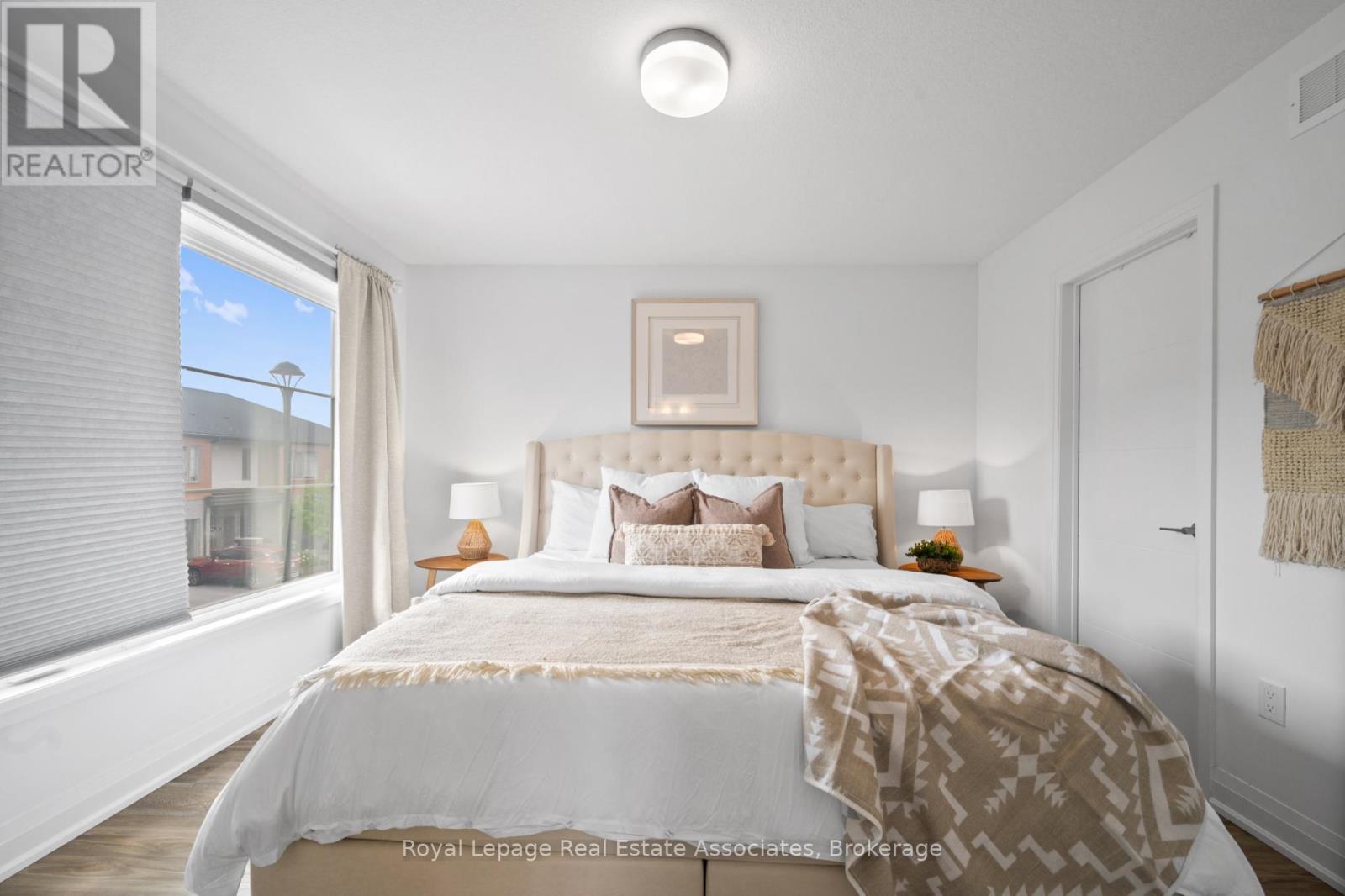 Photo 17 of 26 Steele Crescent, Guelph ON
