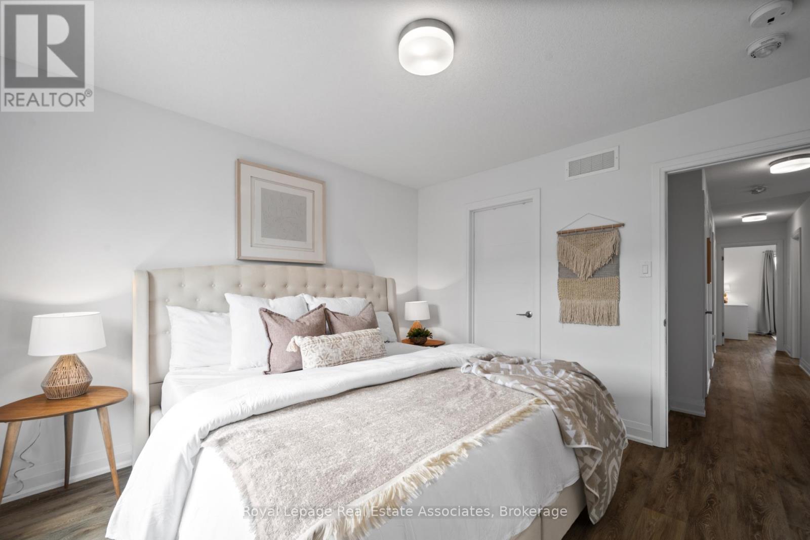 Photo 18 of 26 Steele Crescent, Guelph ON