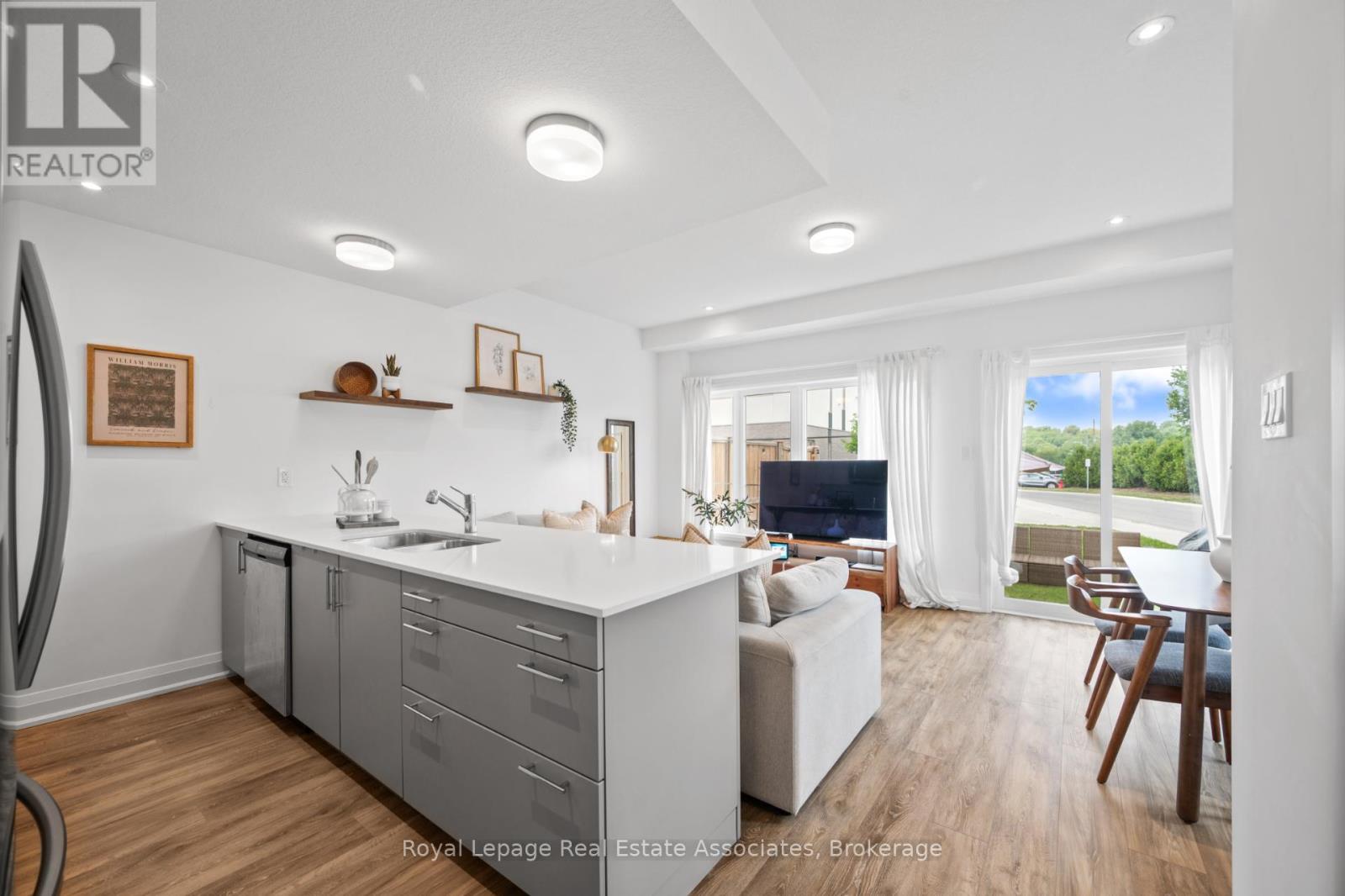 Photo 3 of 26 Steele Crescent, Guelph ON
