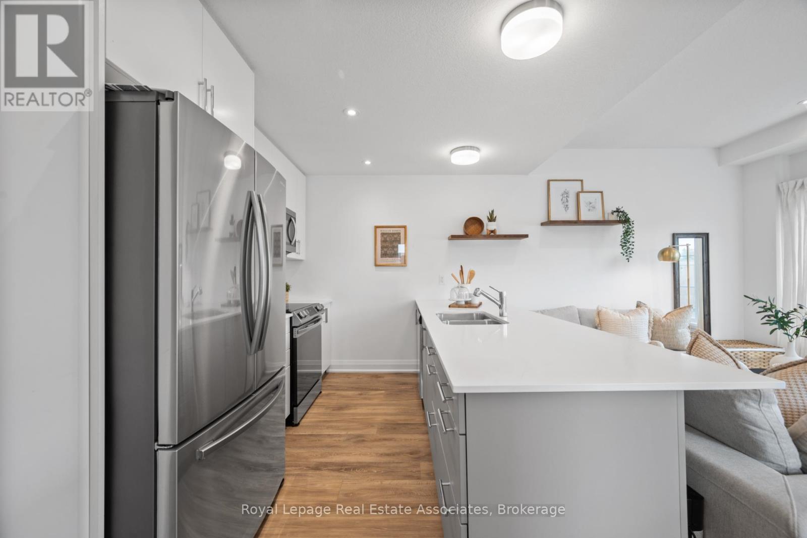 Photo 5 of 26 Steele Crescent, Guelph ON