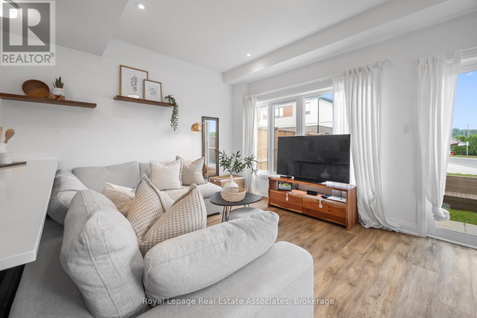 Photo 7 of 26 Steele Crescent, Guelph ON