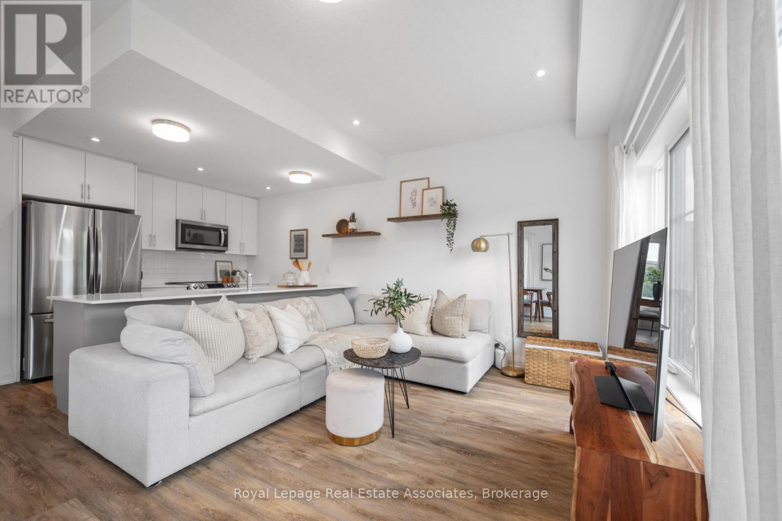 Photo 8 of 26 Steele Crescent, Guelph ON