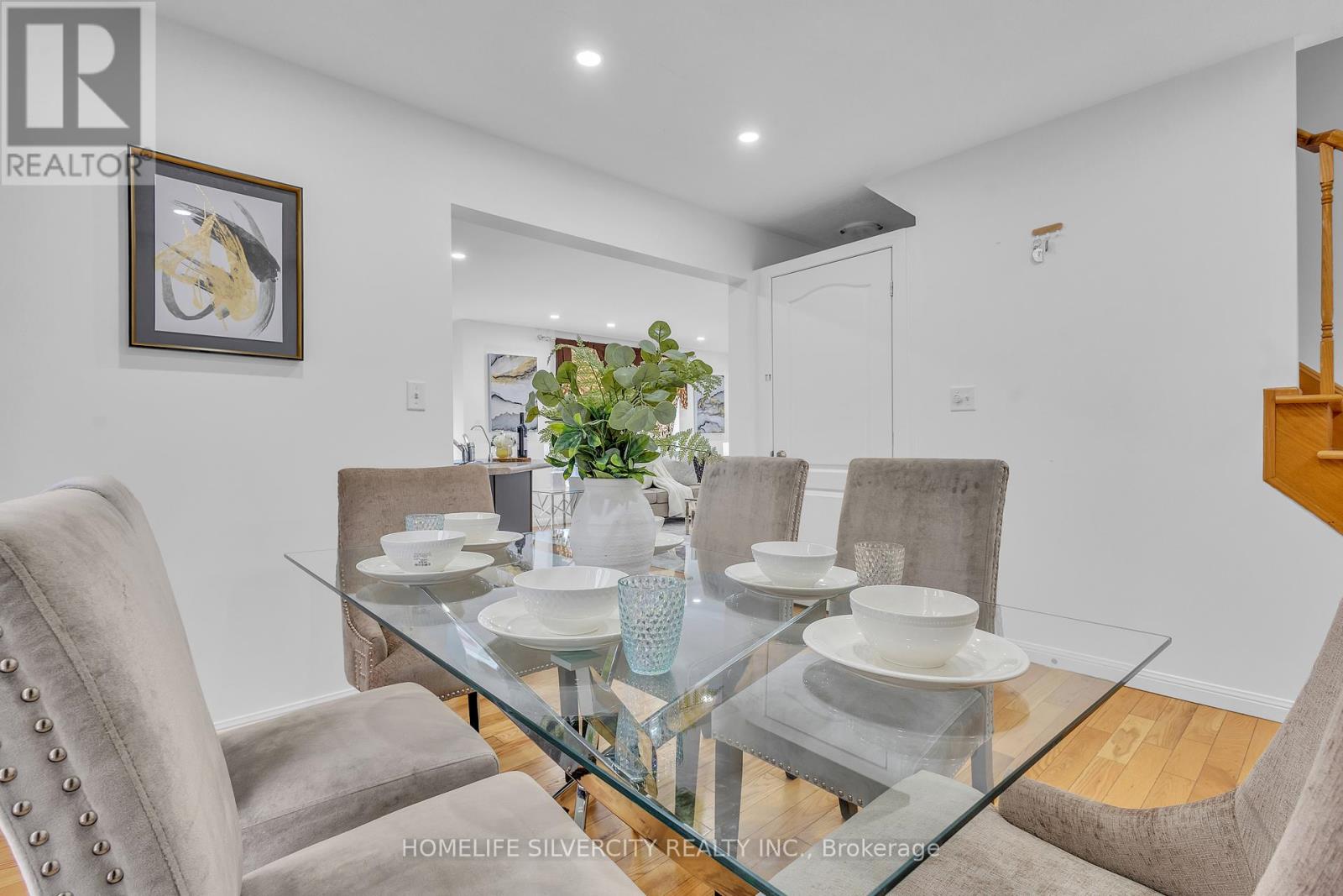 Photo 11 of 28 Silverthorne Drive, Cambridge ON