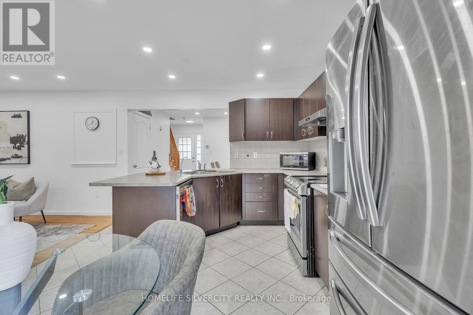 Photo 14 of 28 Silverthorne Drive, Cambridge ON