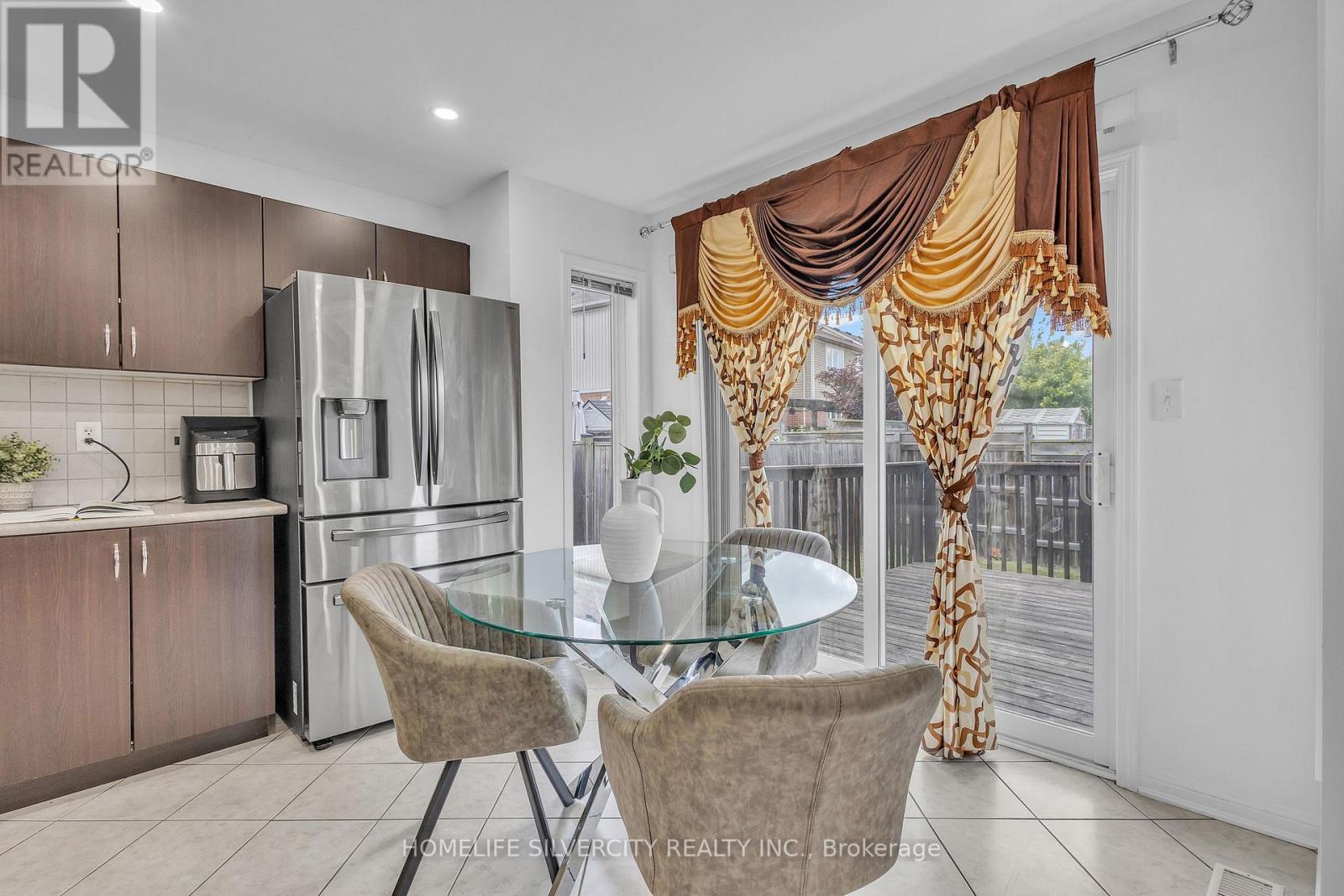 Photo 15 of 28 Silverthorne Drive, Cambridge ON