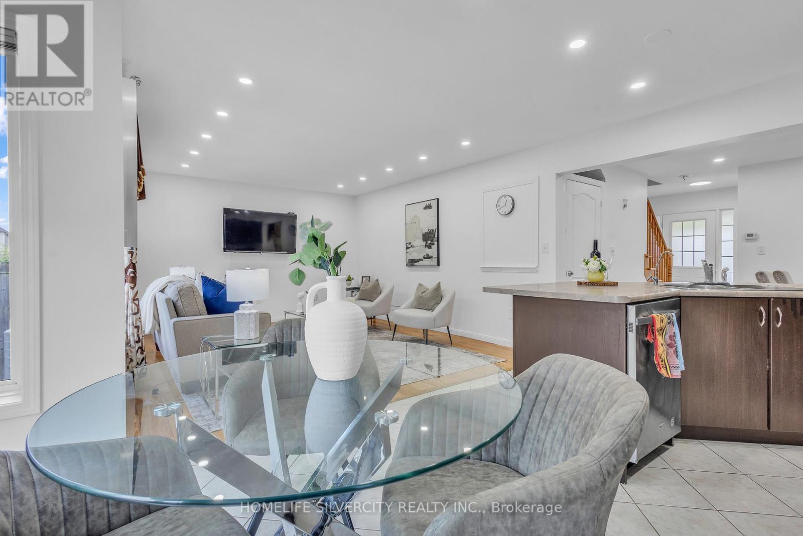 Photo 17 of 28 Silverthorne Drive, Cambridge ON