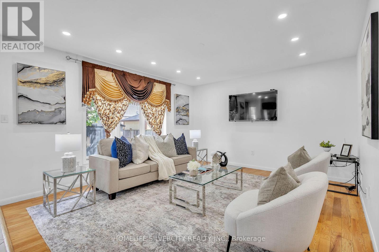 Photo 18 of 28 Silverthorne Drive, Cambridge ON
