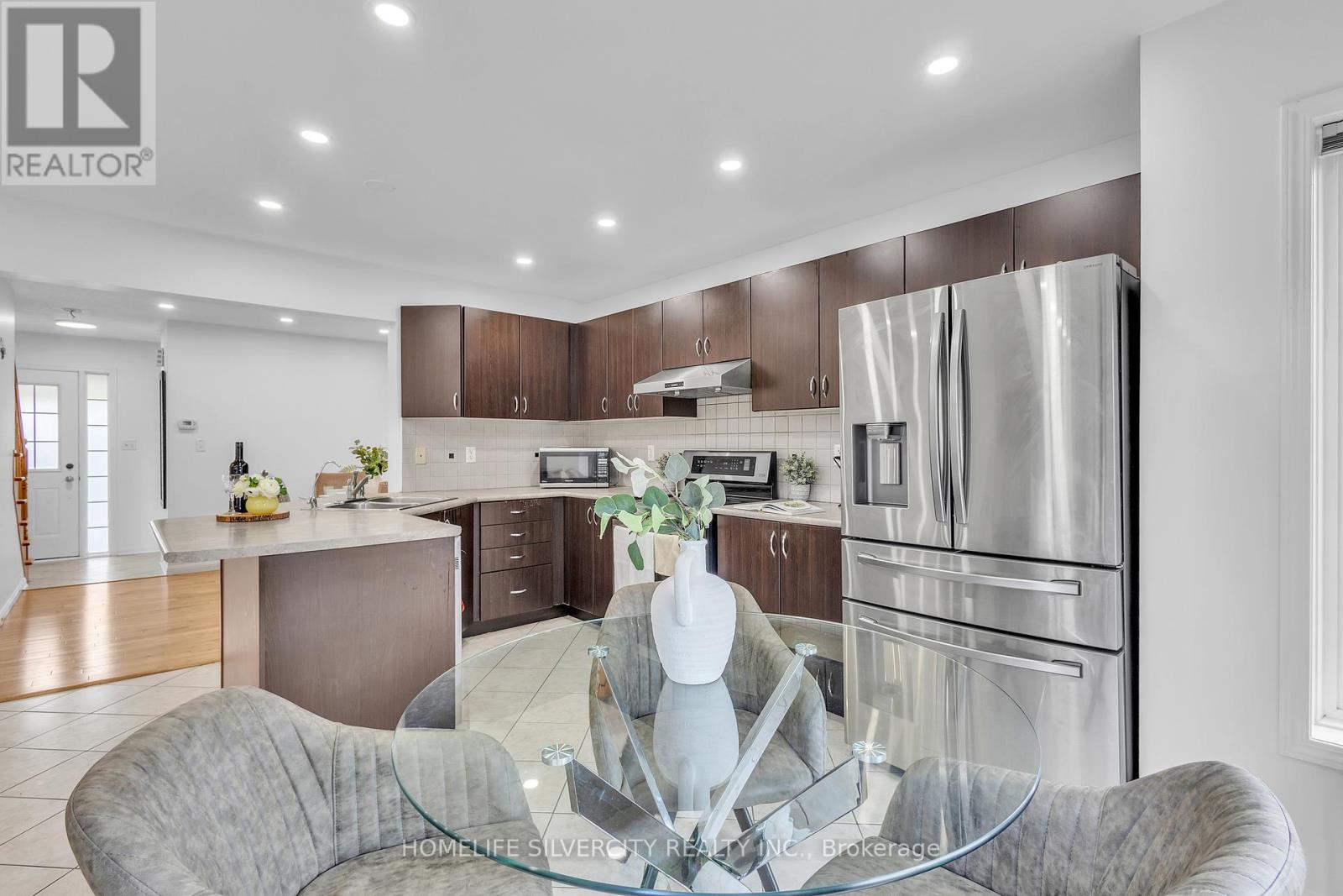 Photo 19 of 28 Silverthorne Drive, Cambridge ON