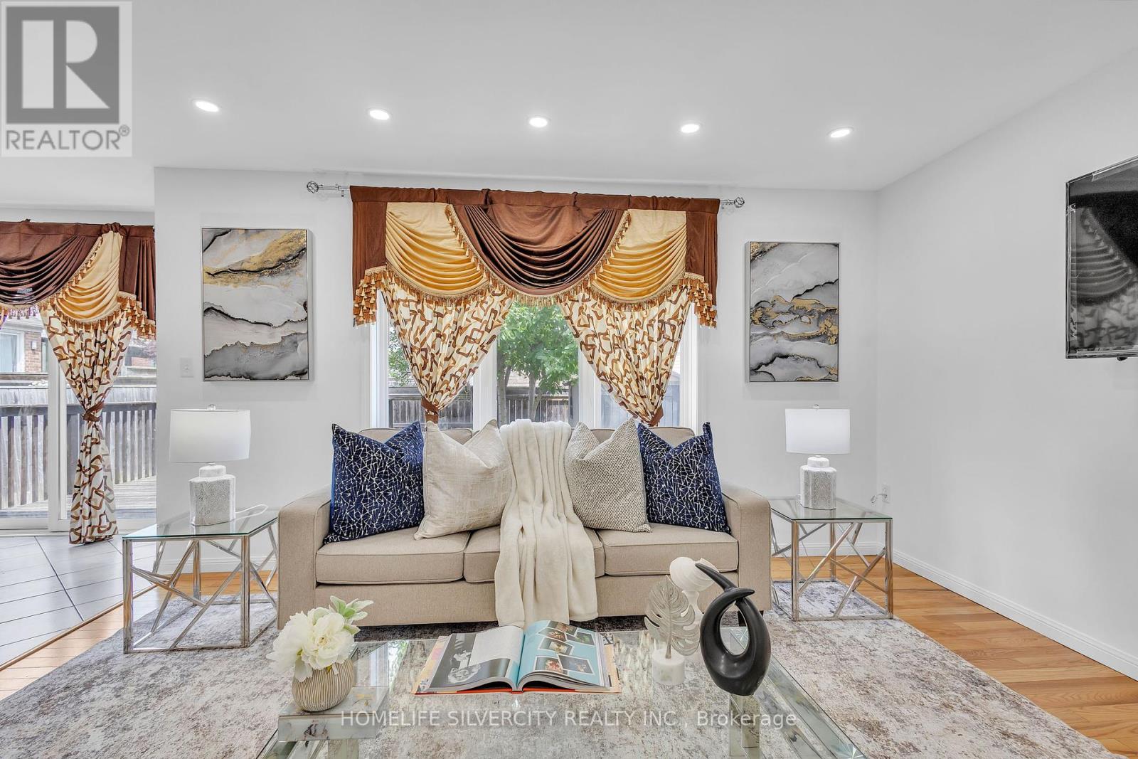 Photo 20 of 28 Silverthorne Drive, Cambridge ON