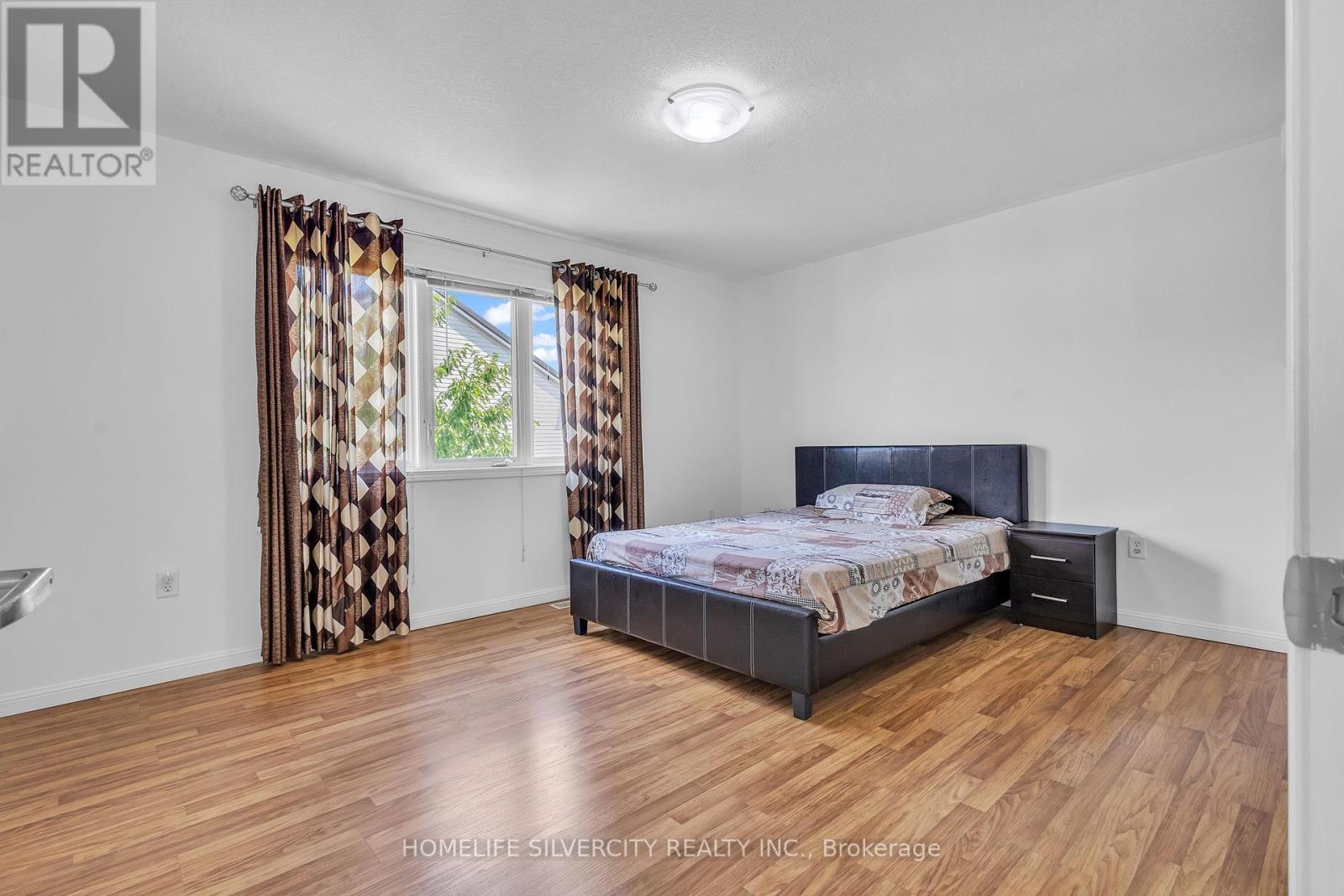 Photo 25 of 28 Silverthorne Drive, Cambridge ON