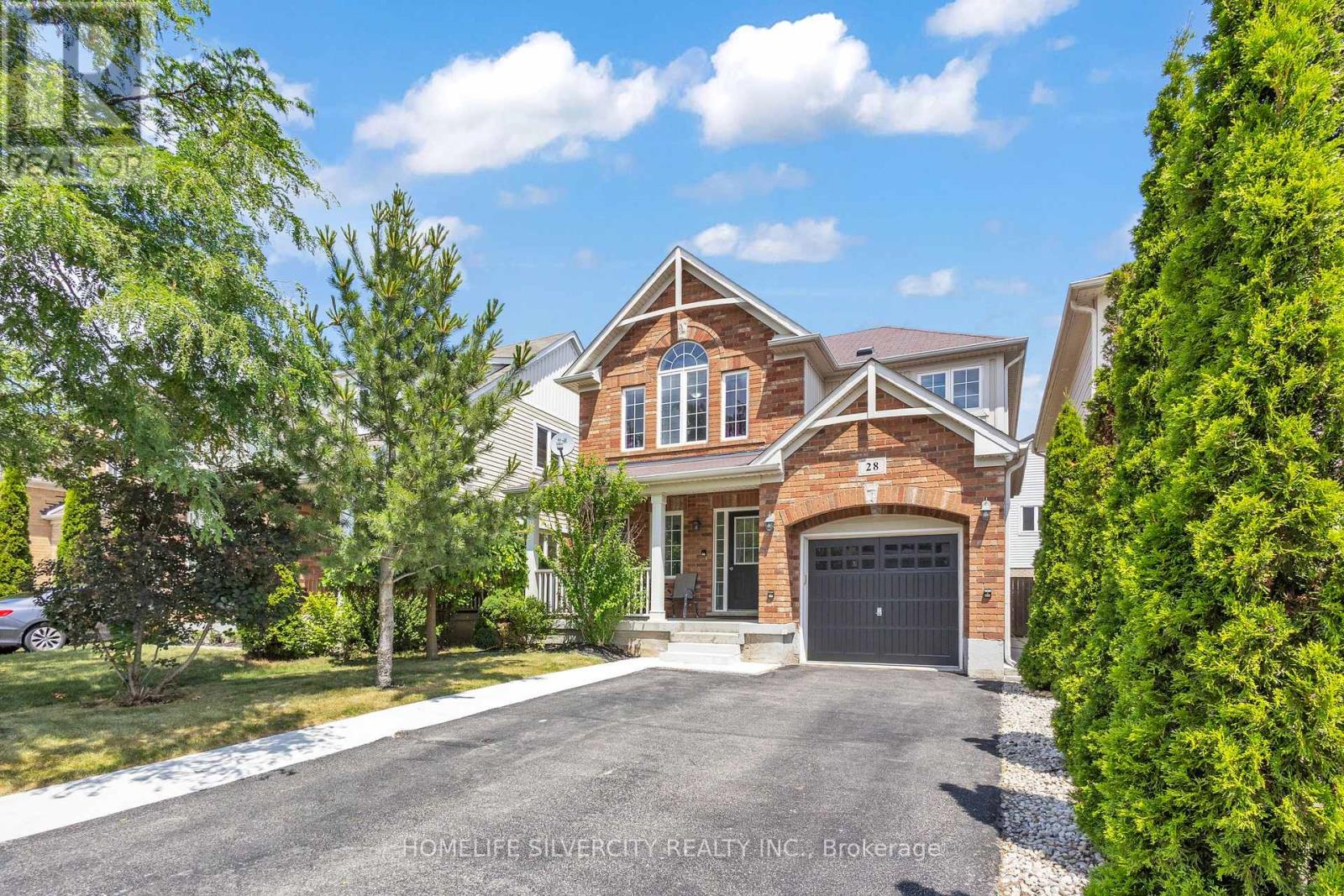 Photo 3 of 28 Silverthorne Drive, Cambridge ON